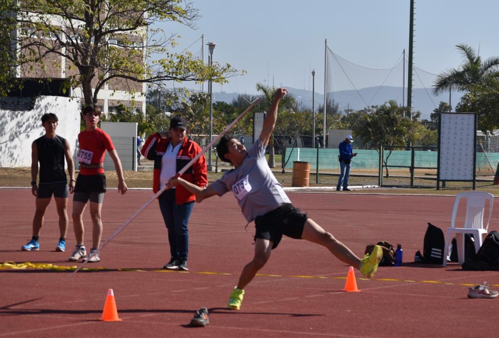 $!Mazatlecos brindan sus mejores marcas en zonal de atletismo