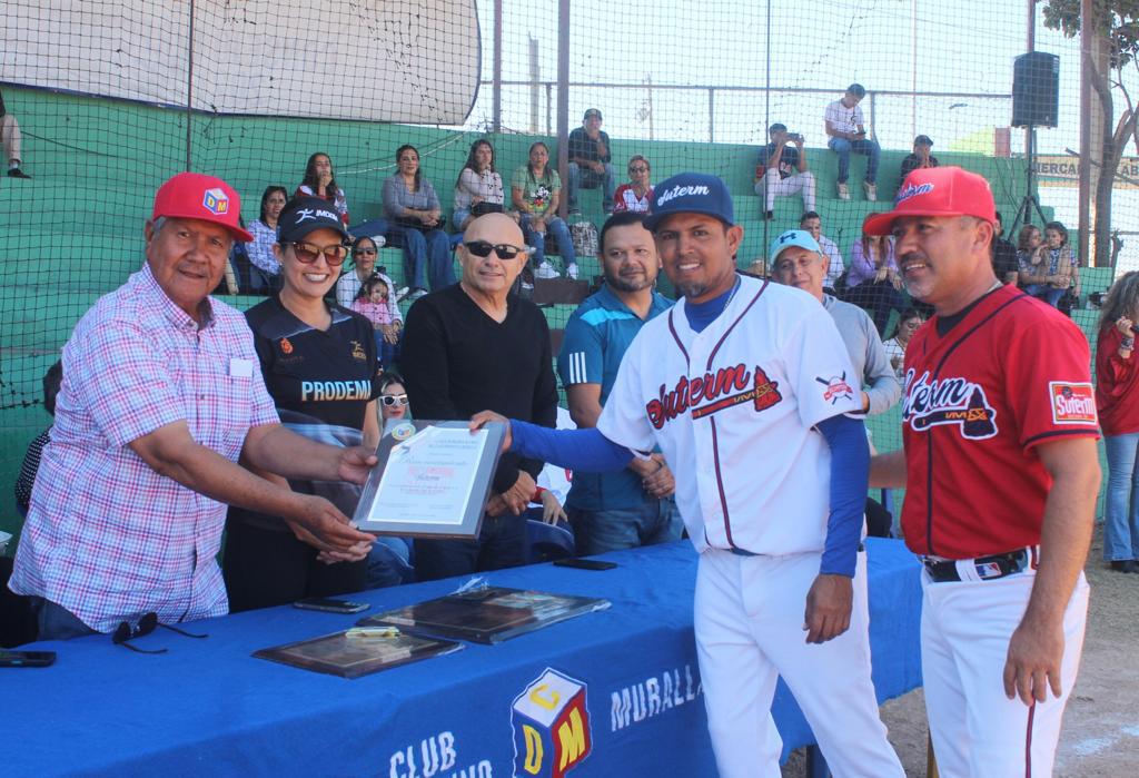 $!Reconocen al ‘Güero’ Osuna en Liga de Beisbol 40 y más