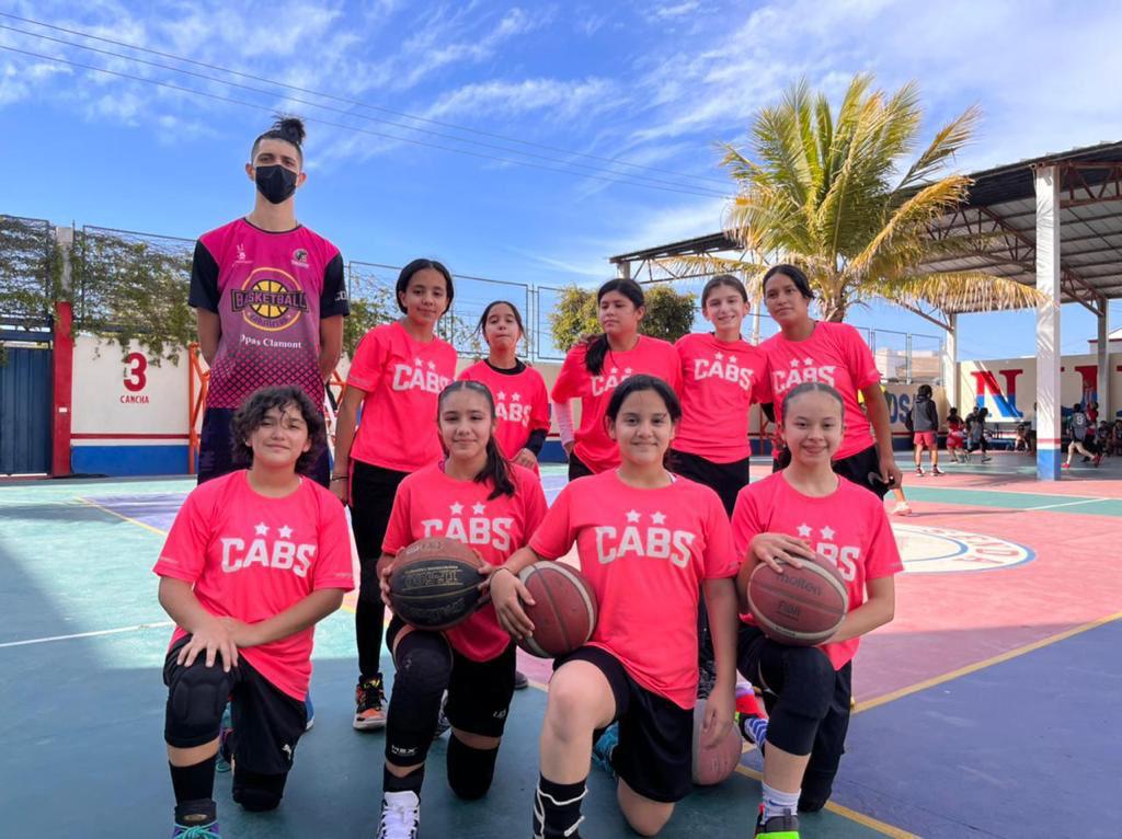 $!Niñas de Academia Caballeros, con la mirada firme en la Copa de Basketball Mazatlán