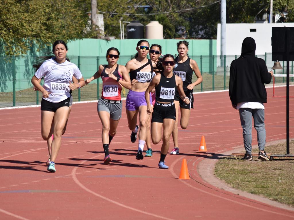 $!Mazatlecos brindan sus mejores marcas en zonal de atletismo