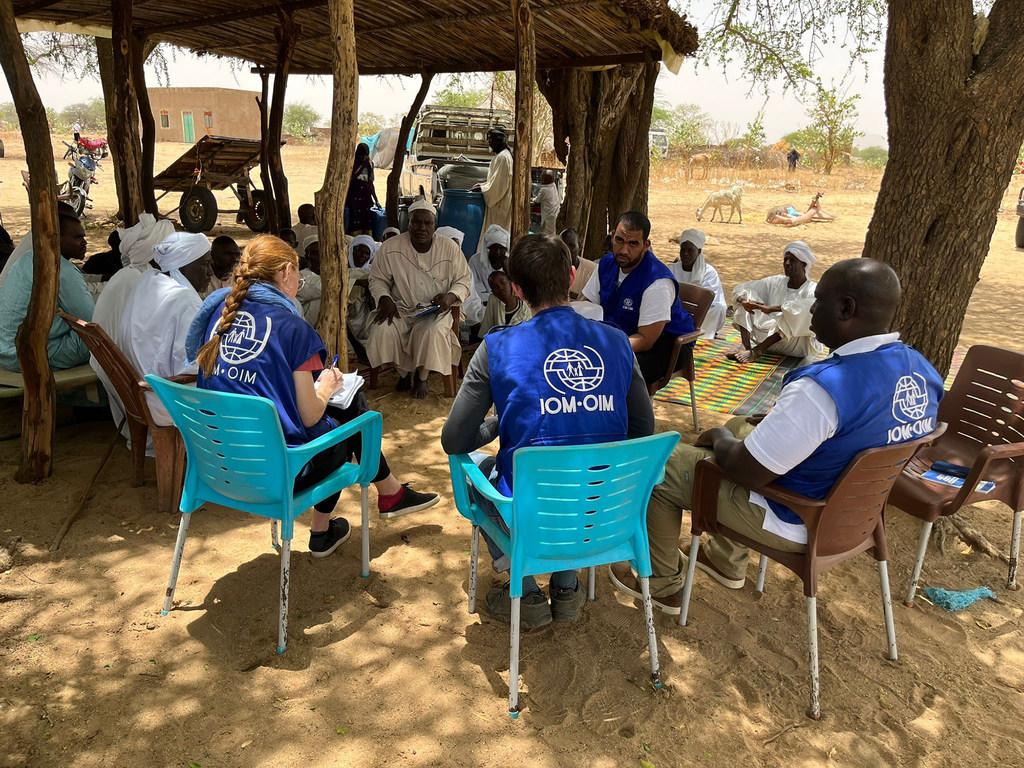 $!Equipos de la OIM asisten a refugiados sudaneses en la frontera entre Sudán y Chad. (Foto de archivo)