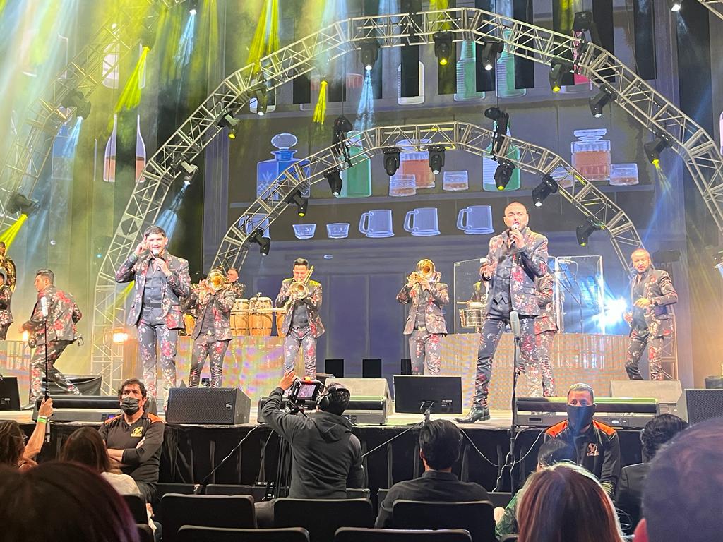 $!Banda El Recodo revive sus años mozos junto a Julio Preciado