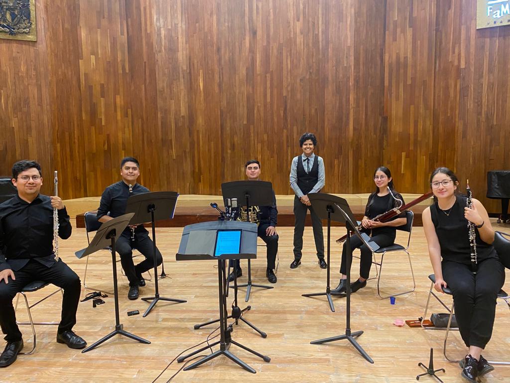 $!La egresada de la Escuela de Música del Centro Municipal de las Artes obtuvo el sitio de honor en el concurso al contender con el seudónimo Venado Cola Blanca con su obra “De sol a sol”, música inspirada en la “Danza del venado”.