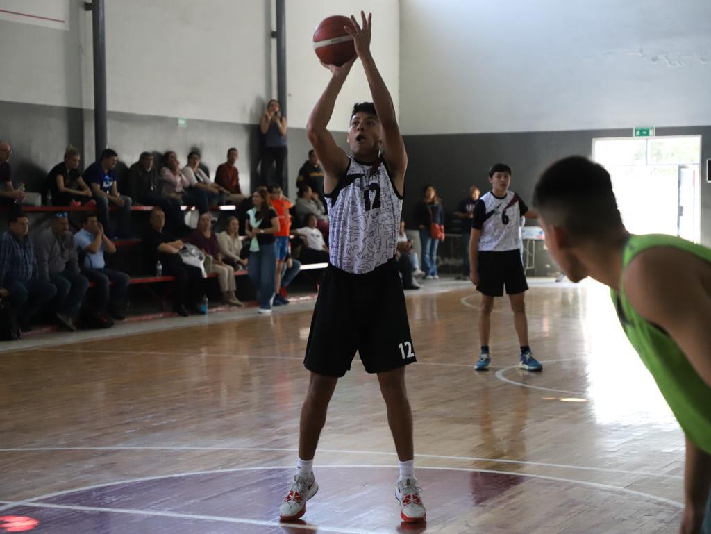 $!Sinaloa logra dos triunfos en Macro Regional de basquetbol