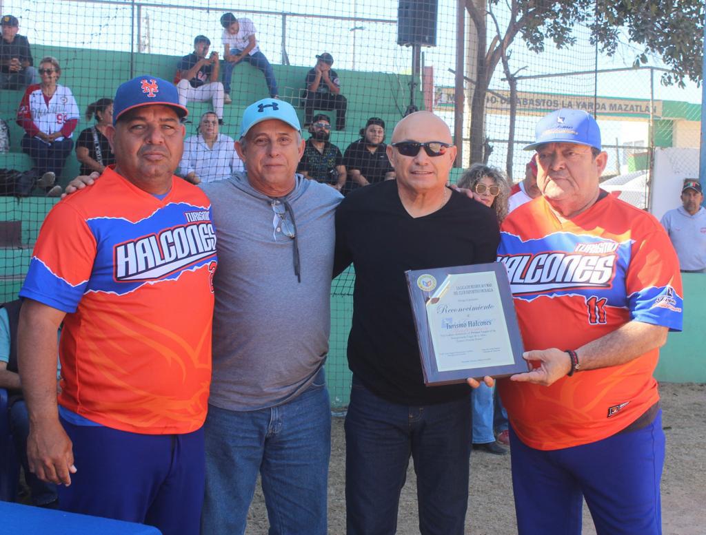 $!Reconocen al ‘Güero’ Osuna en Liga de Beisbol 40 y más