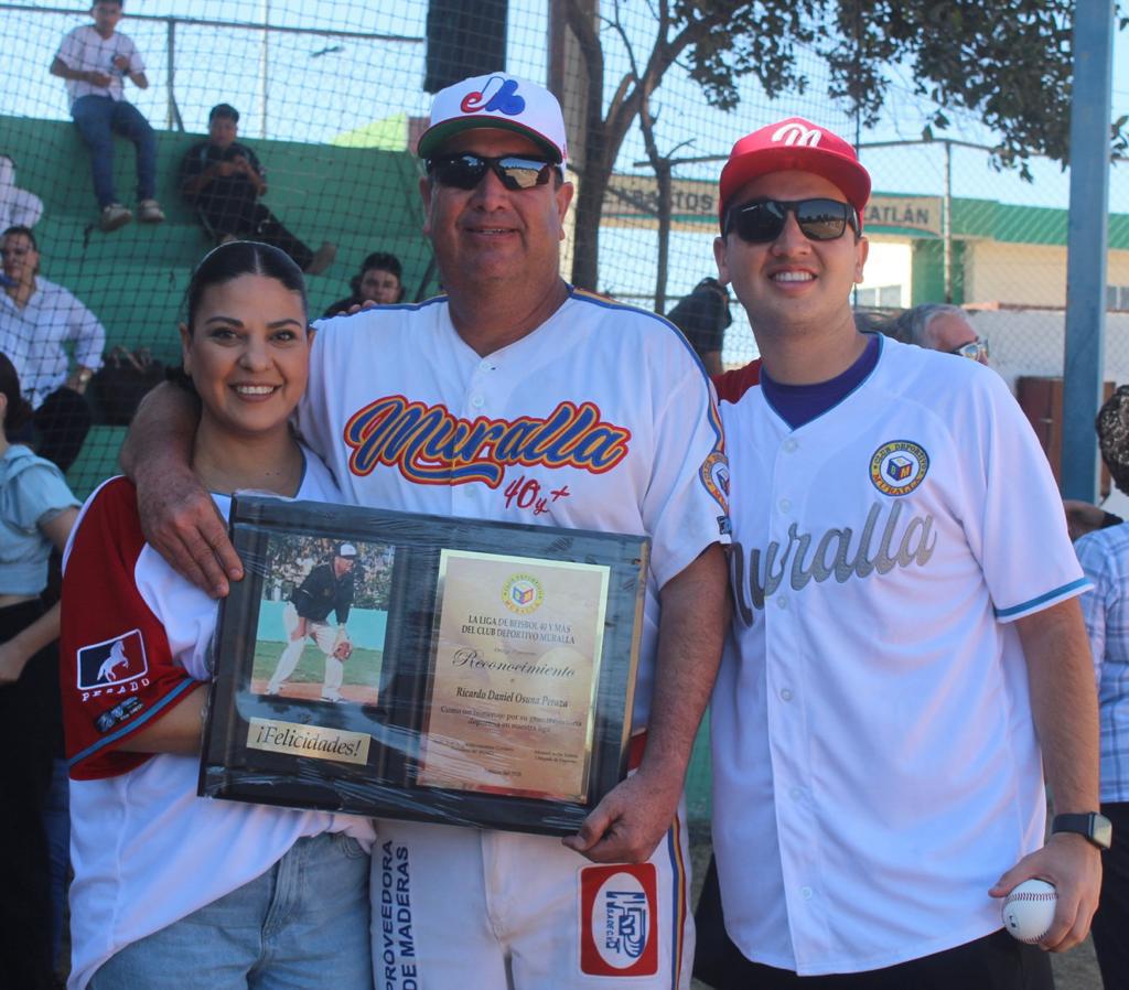 $!Reconocen al ‘Güero’ Osuna en Liga de Beisbol 40 y más