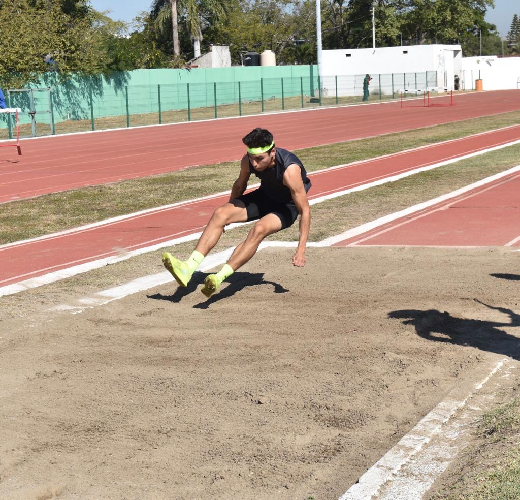 $!Mazatlecos brindan sus mejores marcas en zonal de atletismo