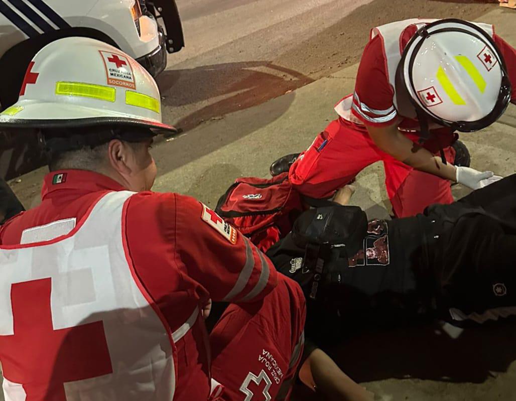 $!Chocan moto y carro en lateral del Libramiento Colosio, en Mazatlán