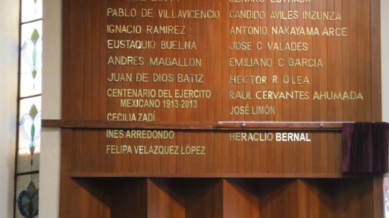 El nombre de Heraclio Bernal fue inscrito con letras doradas en el muro de honor del Congreso del Estado de Sinaloa.