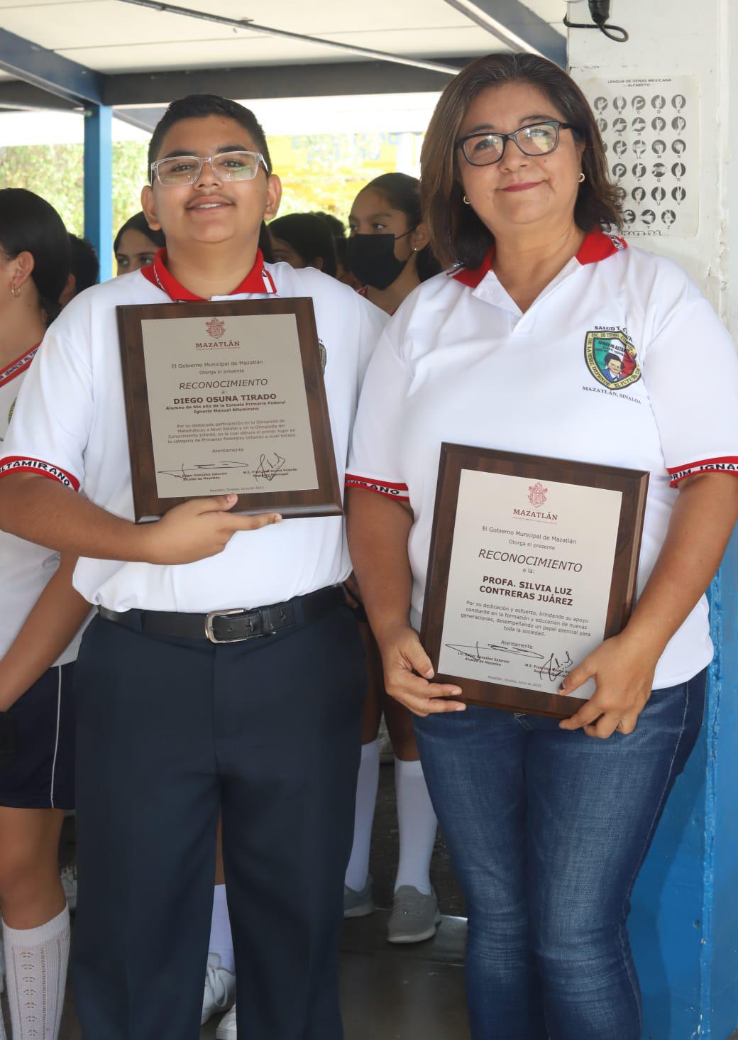 $!Reconocen el primer lugar del estudiante Diego Osuna