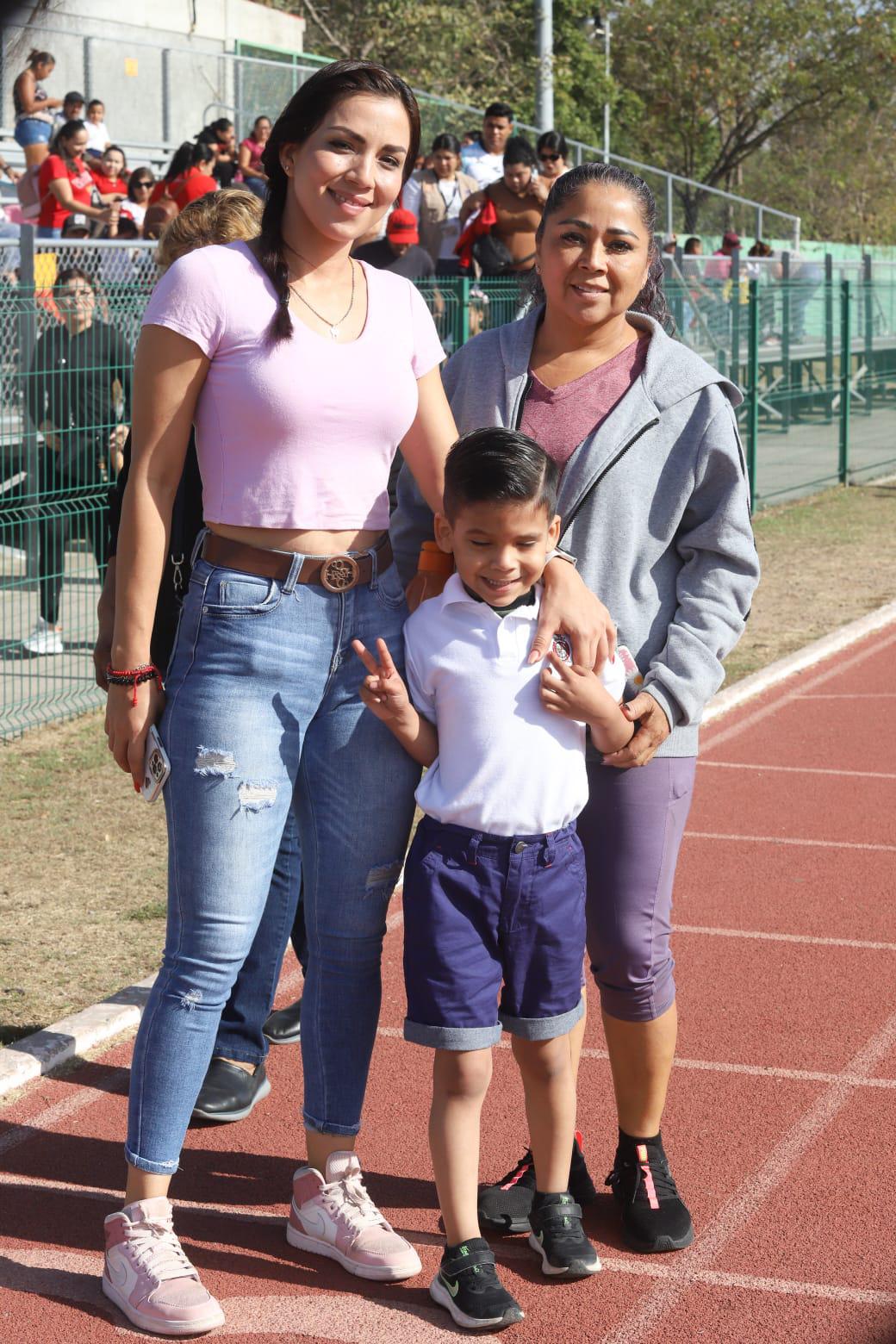 $!Aída Gaytan, Iker Gaytán y Margarita López.