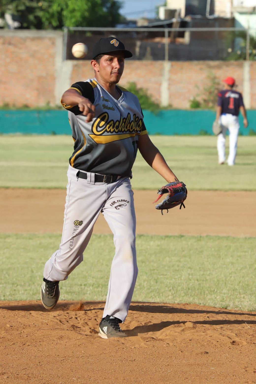 $!Familia Velarde empata semifinales de Liga de Beisbol Meseros