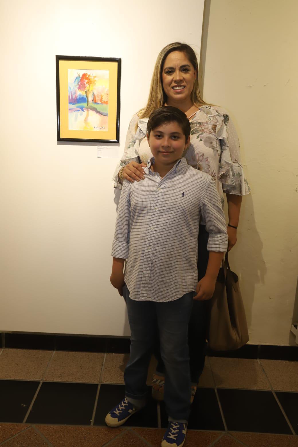 $!Bastian González con su mamá Marisol Cruz.