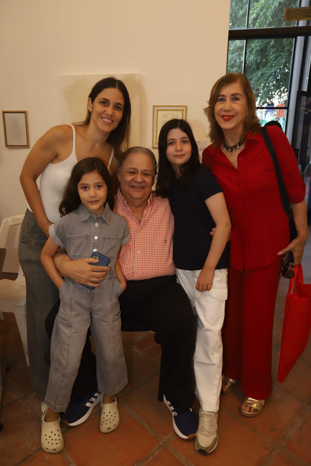 $!Verónica Rico González, Julia y Catalina Loaiza Rico, Raúl Rico y Marcela González de Rico.