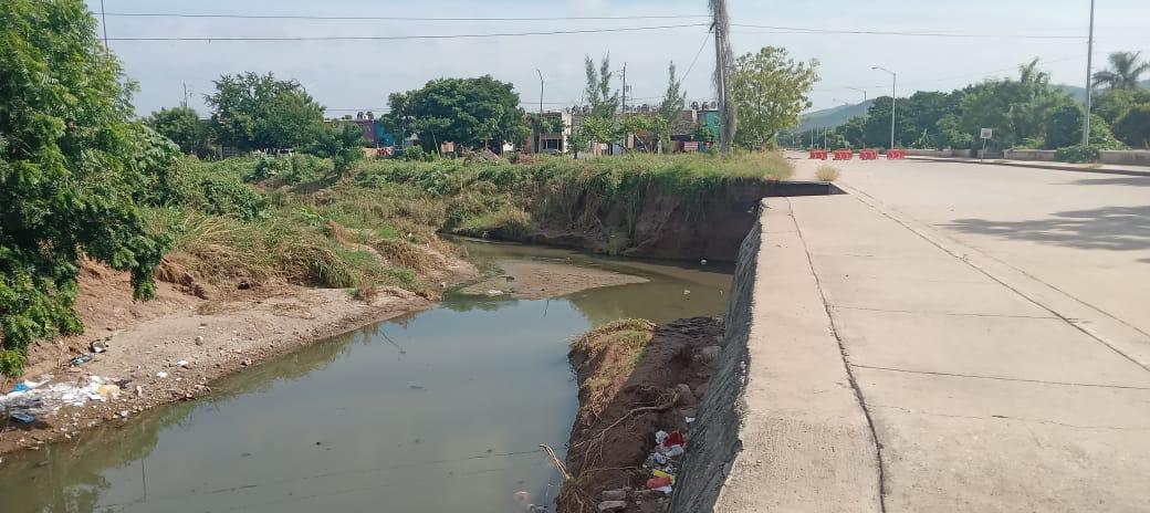 $!Colapsan tramos de la Avenida del Sol, calle Clouthier y sus alrededores, en Mazatlán