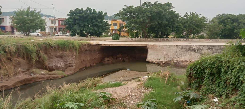 $!Colapsan tramos de la Avenida del Sol, calle Clouthier y sus alrededores, en Mazatlán