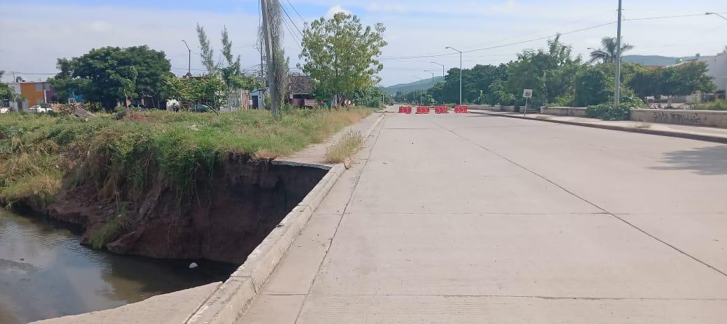 $!Colapsan tramos de la Avenida del Sol, calle Clouthier y sus alrededores, en Mazatlán