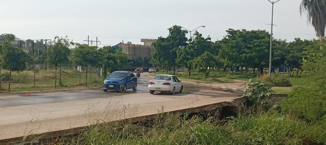 $!Colapsan tramos de la Avenida del Sol, calle Clouthier y sus alrededores, en Mazatlán