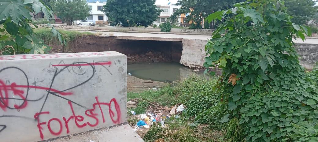 $!Colapsan tramos de la Avenida del Sol, calle Clouthier y sus alrededores, en Mazatlán