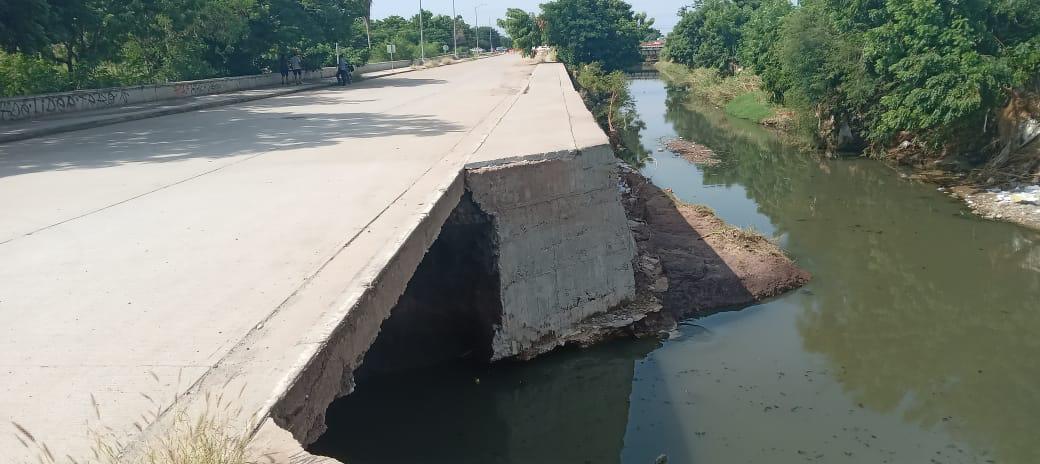 $!Colapsan tramos de la Avenida del Sol, calle Clouthier y sus alrededores, en Mazatlán