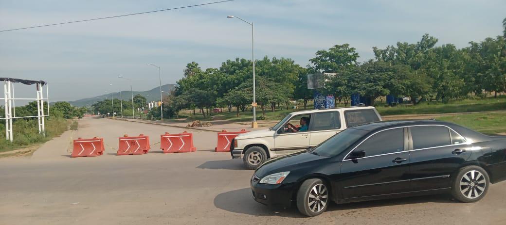 $!Colapsan tramos de la Avenida del Sol, calle Clouthier y sus alrededores, en Mazatlán