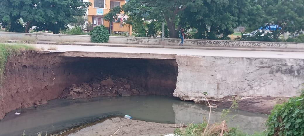 $!Colapsan tramos de la Avenida del Sol, calle Clouthier y sus alrededores, en Mazatlán