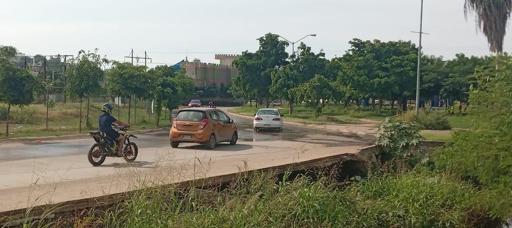 $!Colapsan tramos de la Avenida del Sol, calle Clouthier y sus alrededores, en Mazatlán