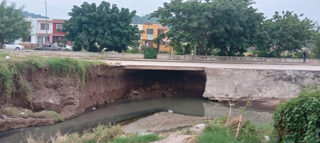 $!Colapsan tramos de la Avenida del Sol, calle Clouthier y sus alrededores, en Mazatlán