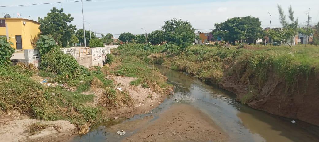 $!Colapsan tramos de la Avenida del Sol, calle Clouthier y sus alrededores, en Mazatlán