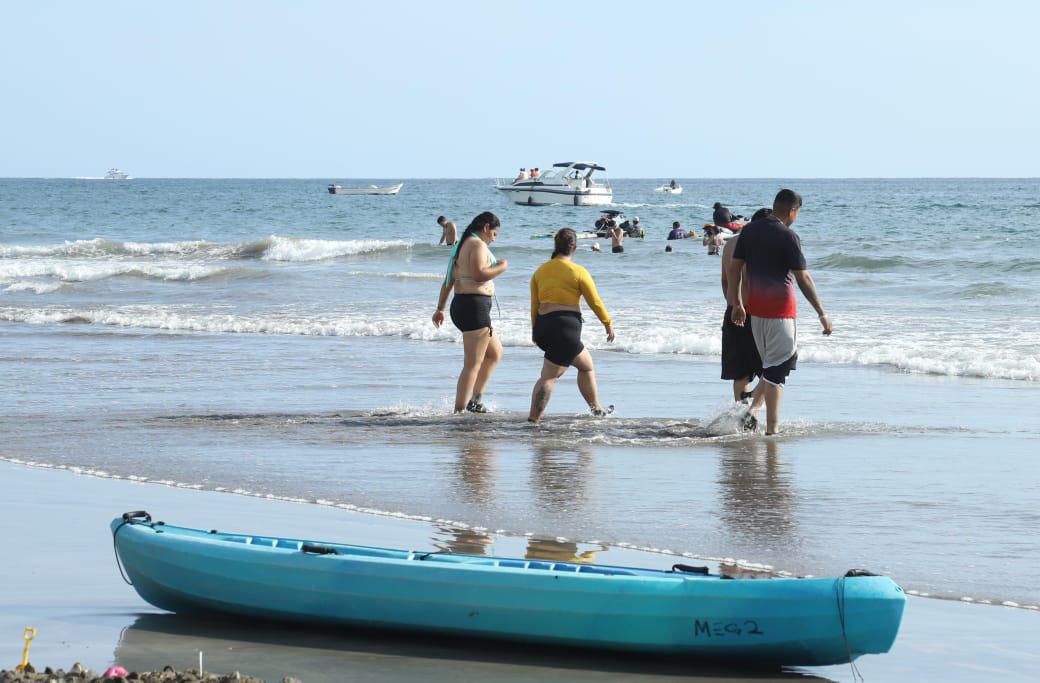 $!Regresan playas de Mazatlán a la normalidad tras periodo vacacional