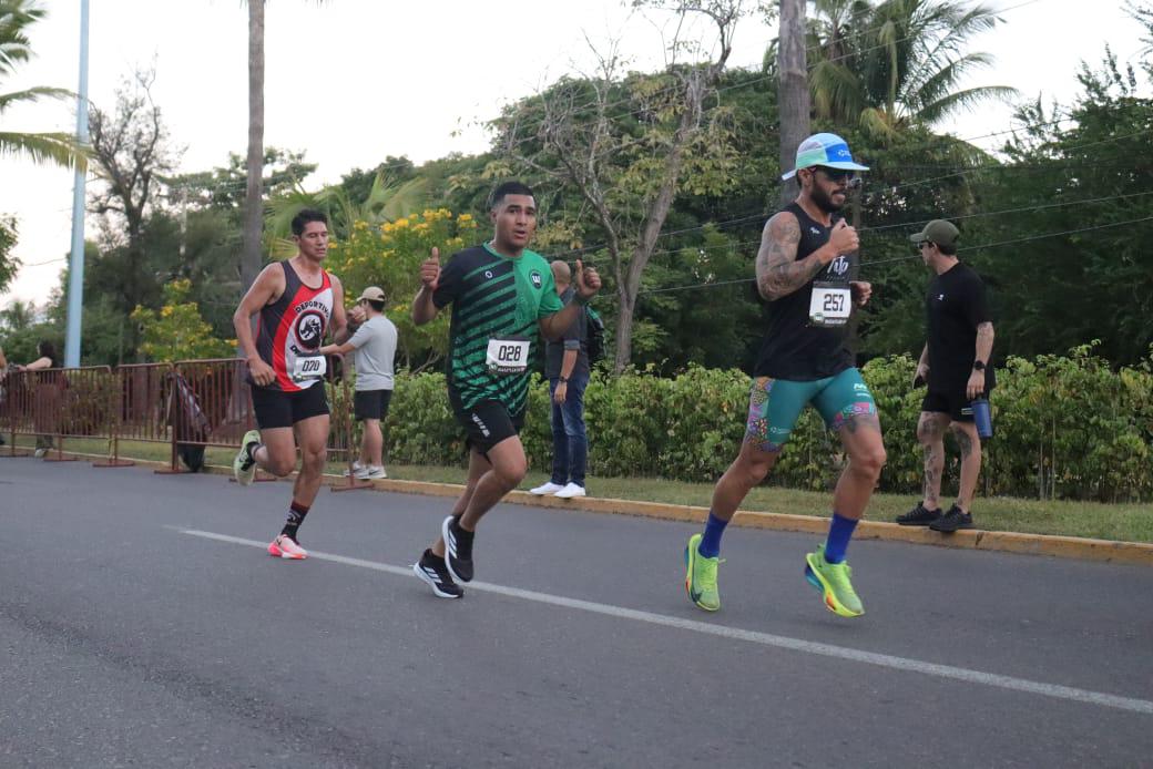 $!Conquistan Aragetze Nava y Diego García la 5KM Premier Mazatlán