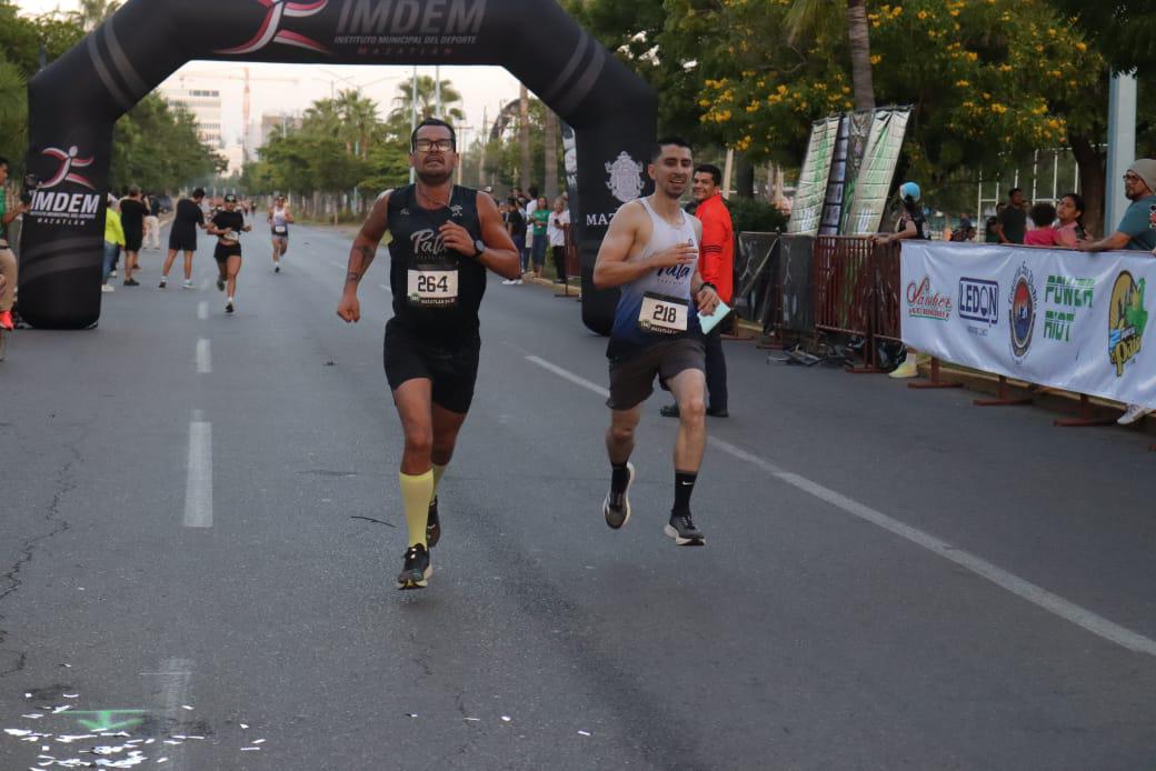 $!Conquistan Aragetze Nava y Diego García la 5KM Premier Mazatlán