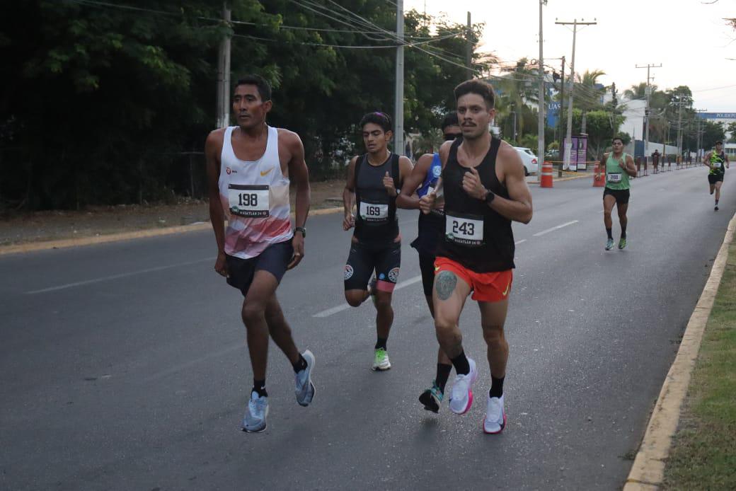 $!Conquistan Aragetze Nava y Diego García la 5KM Premier Mazatlán