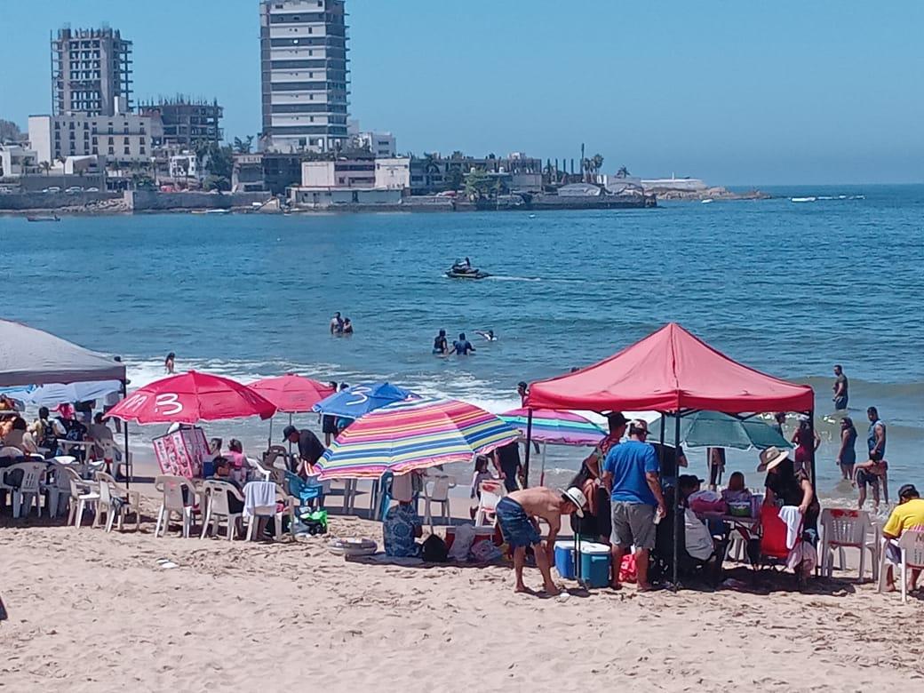 $!Esperan este Viernes Santo entre 80 mil y 100 mil bañistas en las playas de Mazatlán