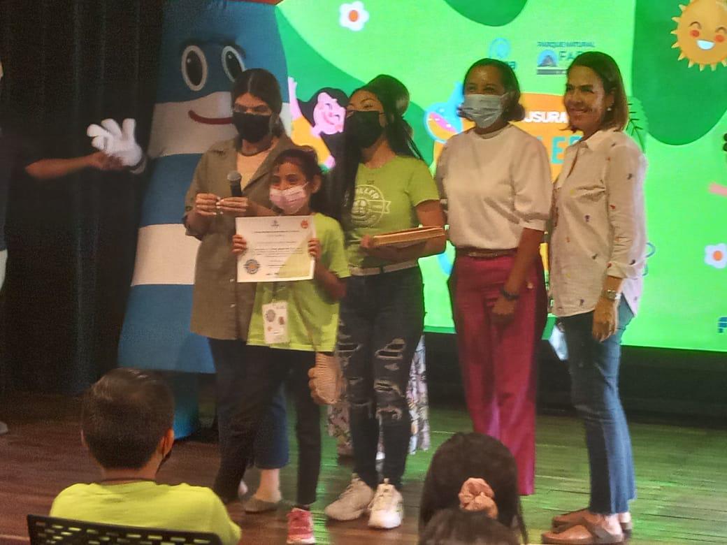 $!Niñas y niños se gradúan de curso de verano sobre la naturaleza