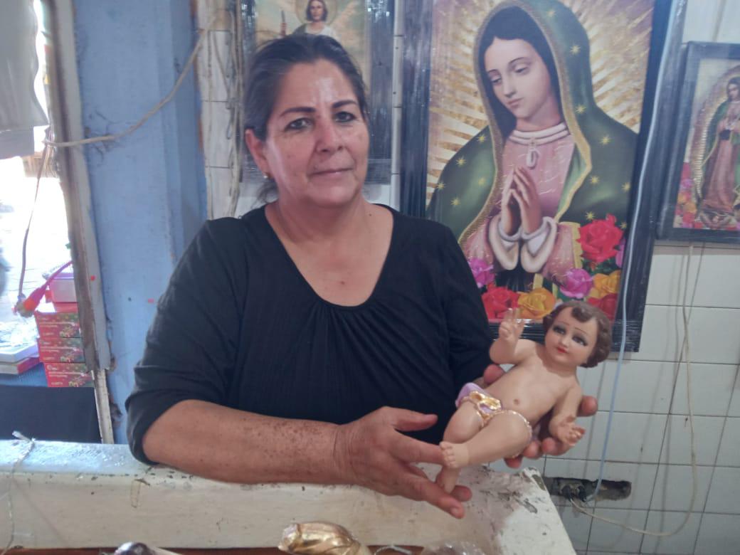 $!Elizabeth tiene 30 años de ofrecer dulces y detalles navideños en Rosario