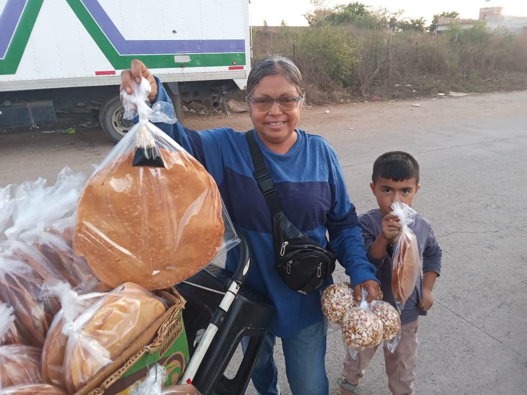 $!Para Irma, elaborar buñuelos y ‘ponteduros’ es una bendición entre sus manos