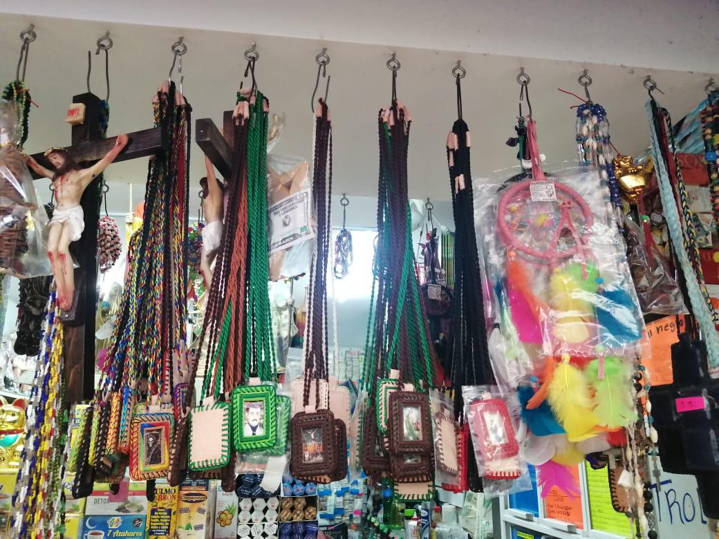 $!Figuras de la Santa Muerte y artículos para atraer el amor, lo más vendido en tiendas esotéricas de Culiacán