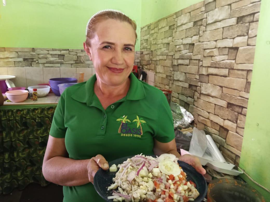 $!Patricia le da su sazón a las tostadas de ceviche en Agua Verde