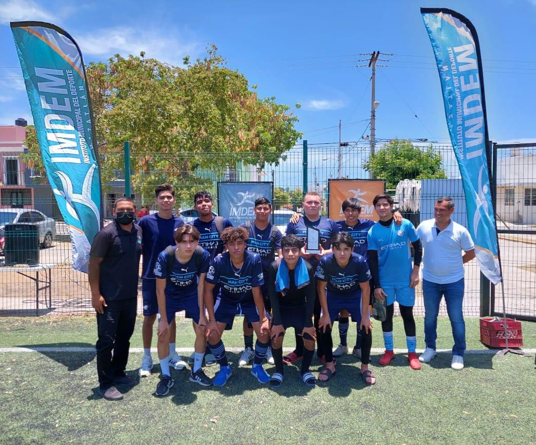 $!Reconocen a lo mejor del Torneo de Futbol Siete Juvenil de Mazatlán