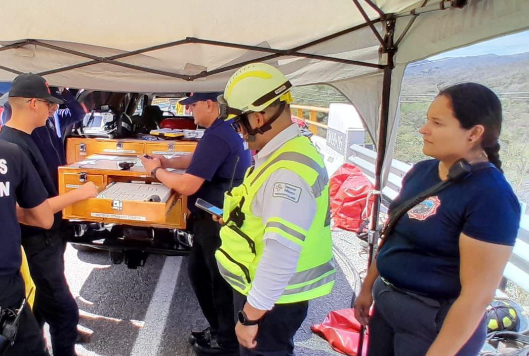 $!Casi 20 horas para controlar contingencia en la carretera Durango-Mazatlán: Bomberos