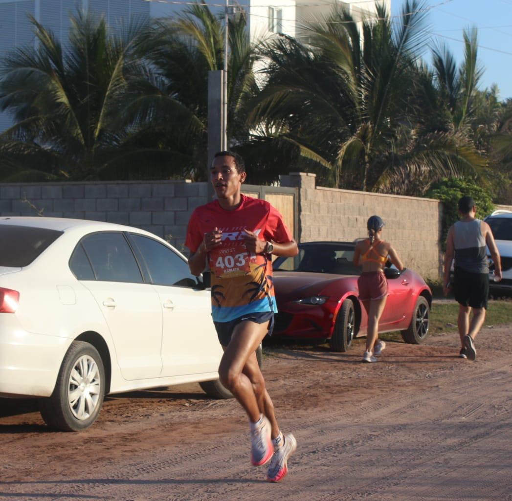 $!Cientos de atletas participan en la Run Race RRM Mazatlán Sunset Running