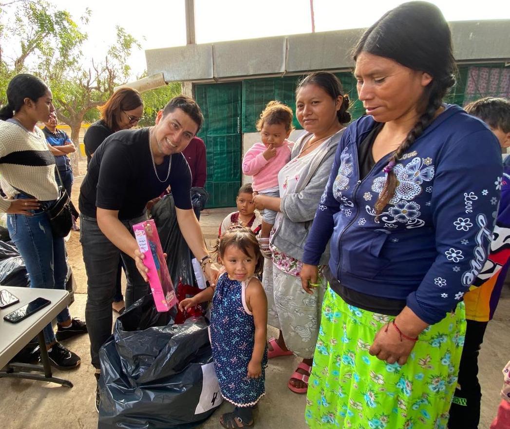 $!Lleva DIF alegría y regalos al albergue de Isla del Bosque, en Escuinapa