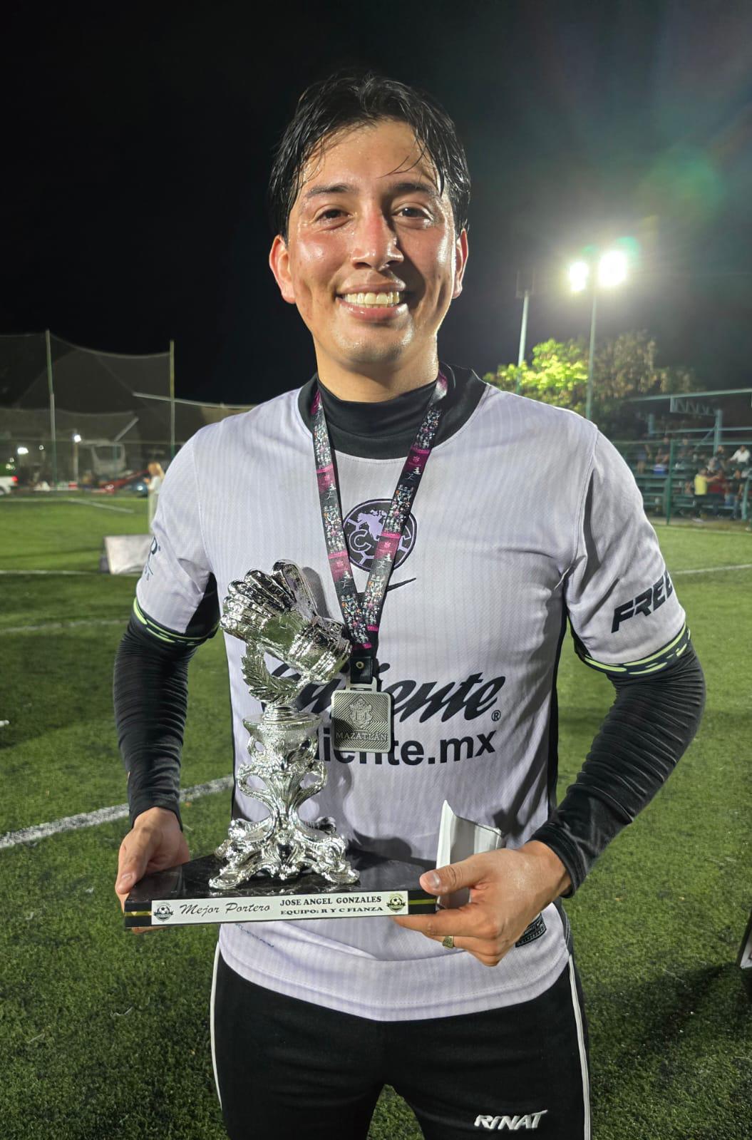 $!Familia Fajardo reafirma su pegada y es el campeón del Torneo Empresarial de la Burócrata