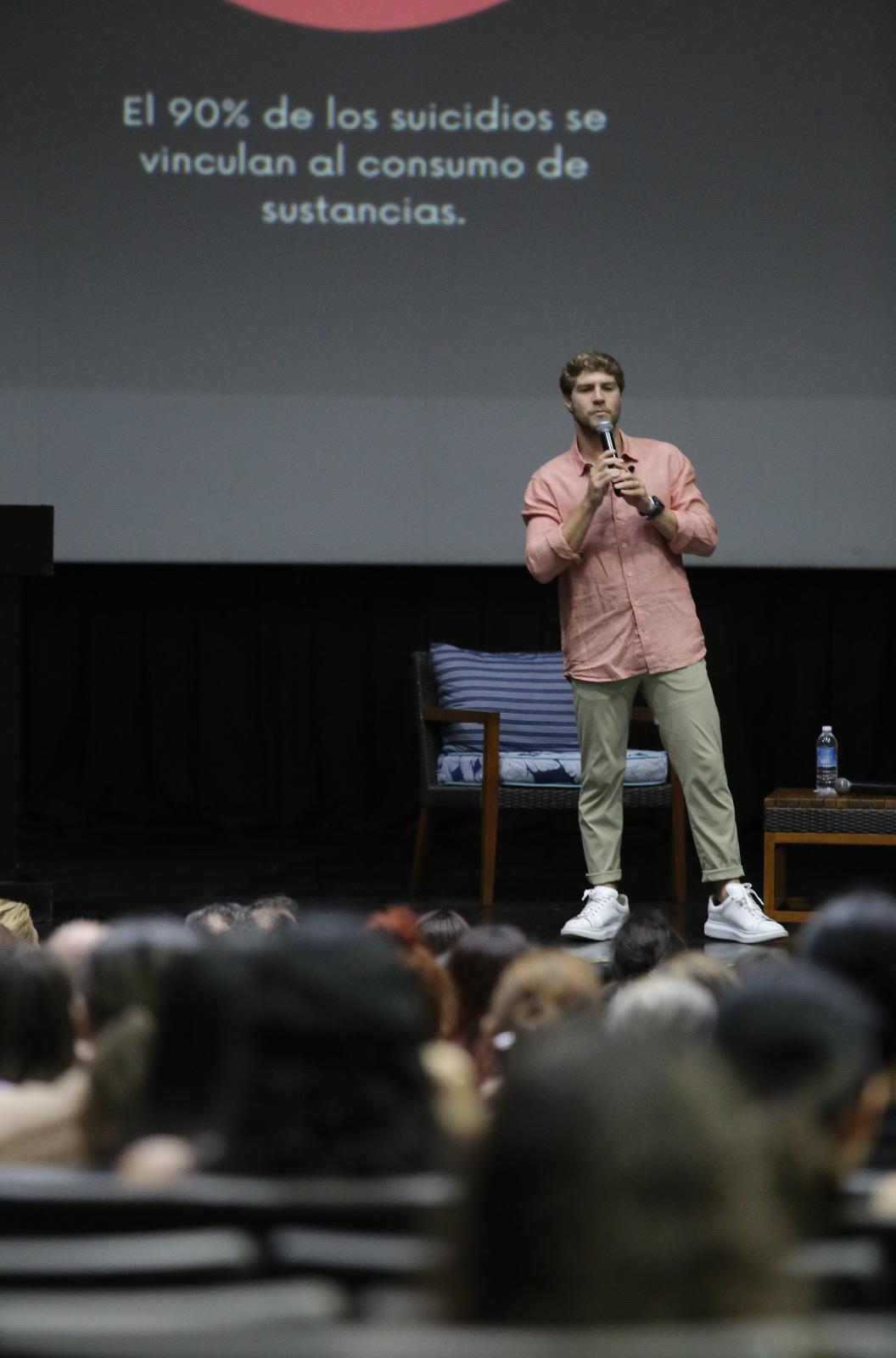 $!Eduardo del Villar durante su ponencia.