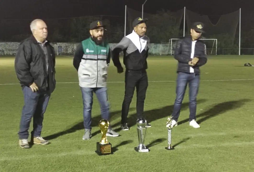 $!Premian a lo mejor del Torneo Navideño de futbol femenil de la Loma Rodriguera