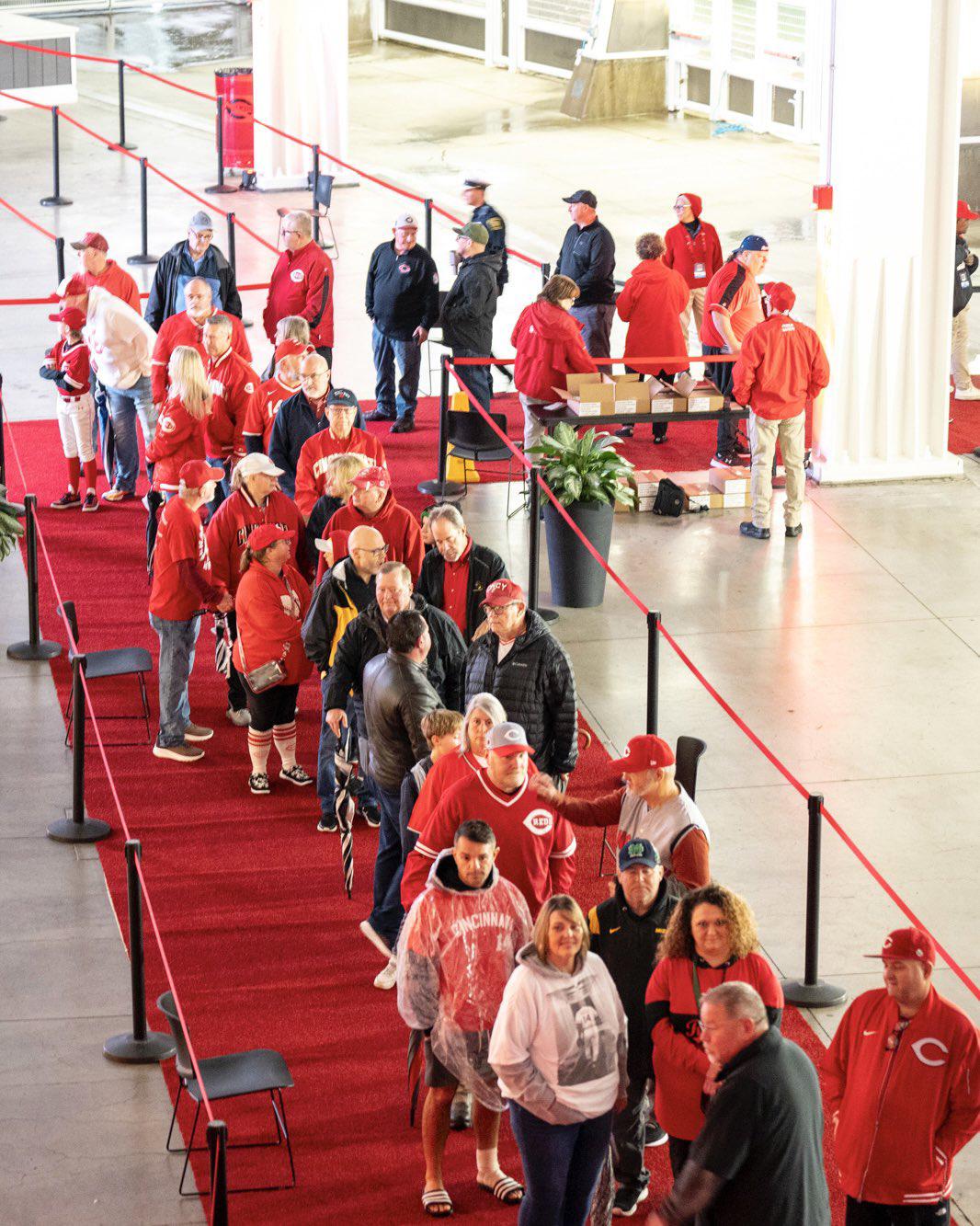 $!Miles de fanáticos rinden homenaje a Pete Rose en la casa de los Rojos de Cincinnati