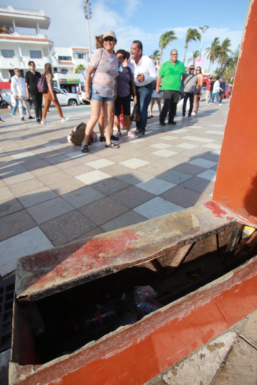 $!Letras de Mazatlán en el malecón lucen con deterioro