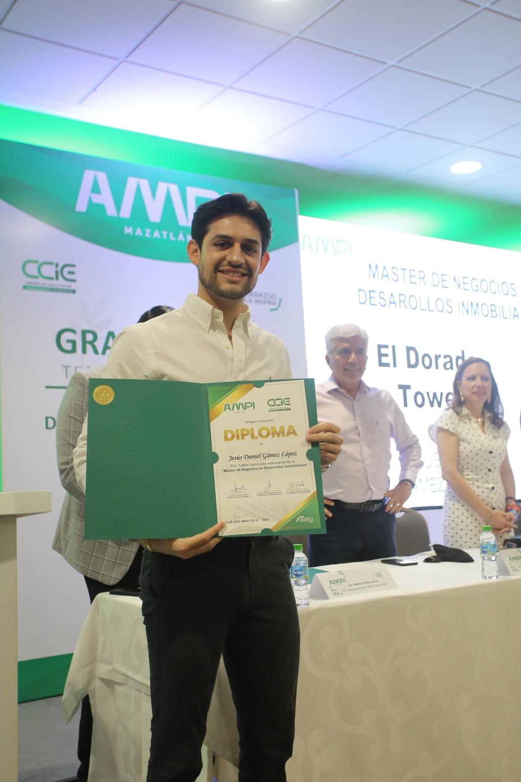 $!AMPI Mazatlán reconoce a nuevos graduados del Máster de Negocios y Desarrollo Inmobiliario