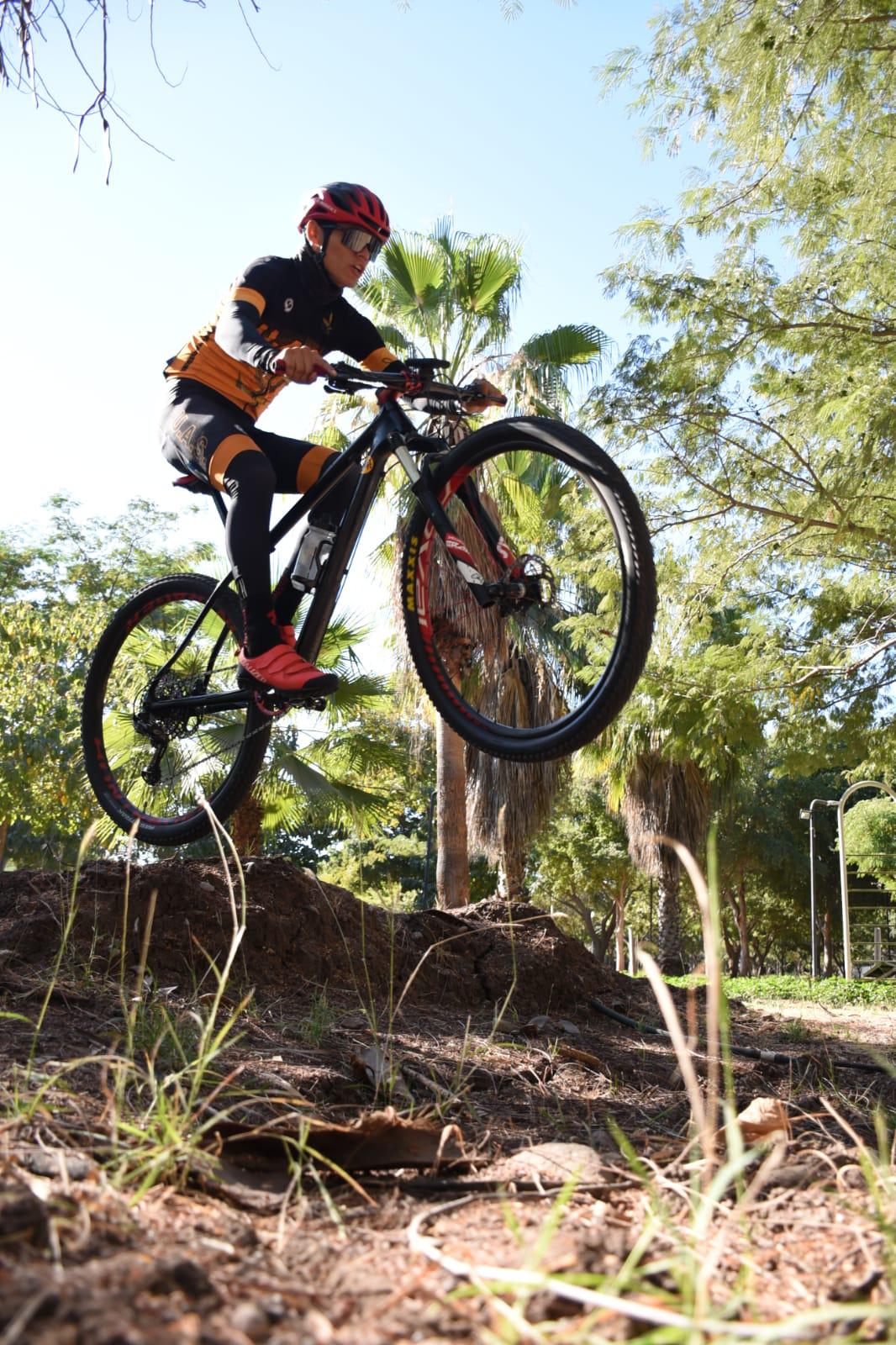 $!Se alista equipo de ciclismo de montaña de la UAS para la fase estatal de los Juegos Conade